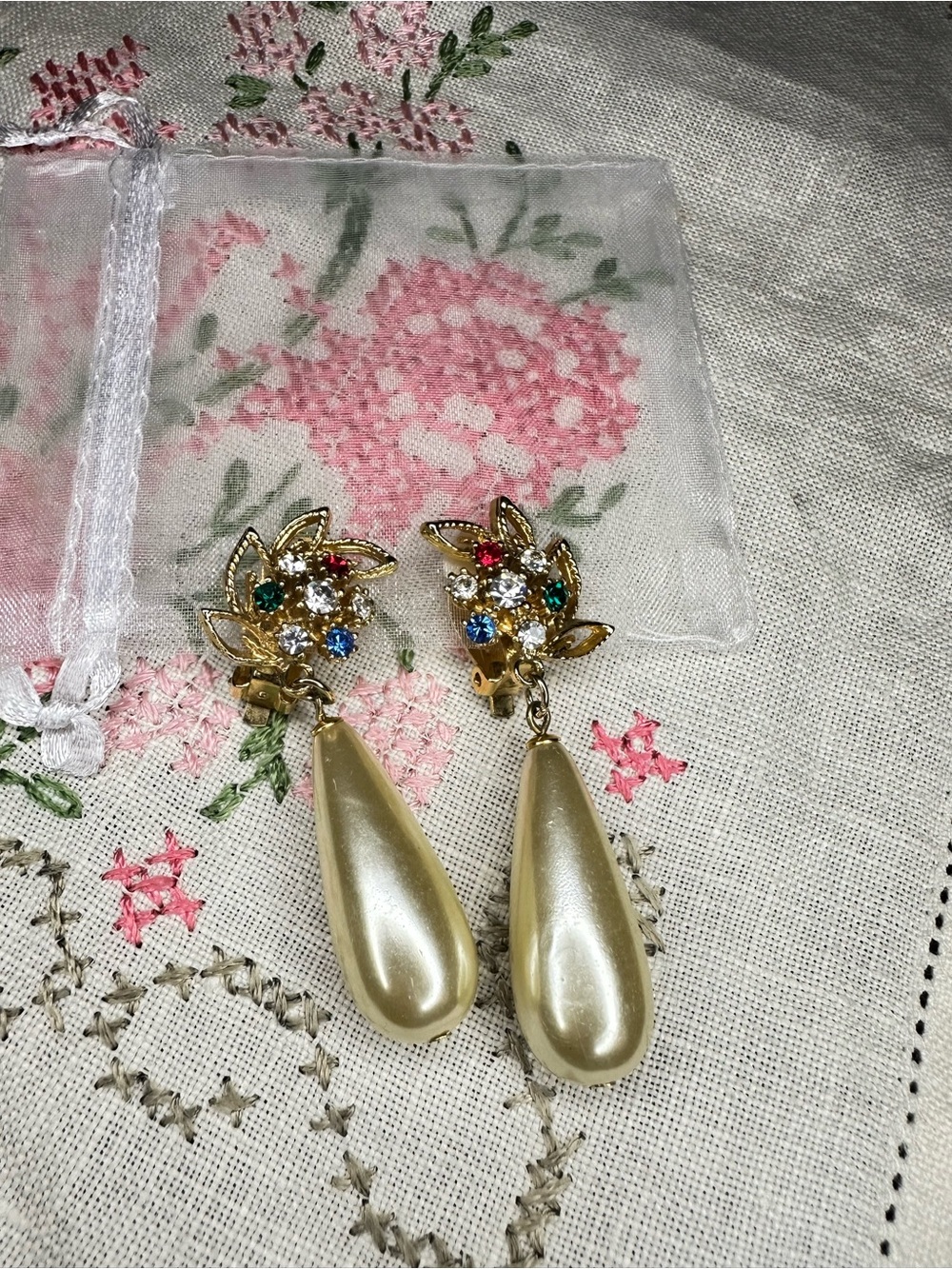 Vintage Gold Tone Rhinestone Pearl Drop Earrings Clip On 2.25”